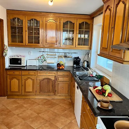 Holiday home Bajusz-otthon